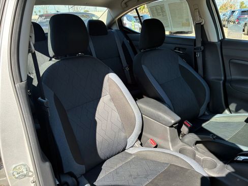 Used 2025 Nissan Versa SV image 34