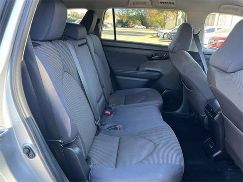 Used 2023 Toyota Highlander LE image 31