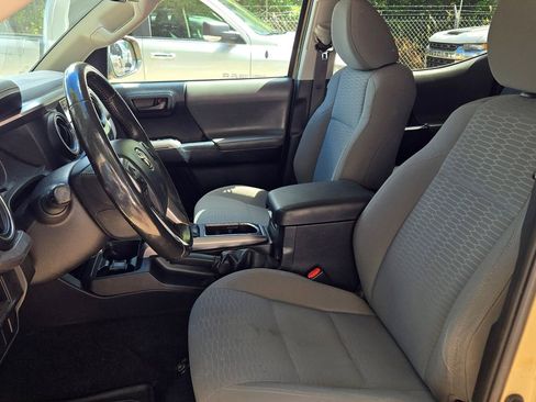 Used 2016 Toyota Tacoma SR5 image 20