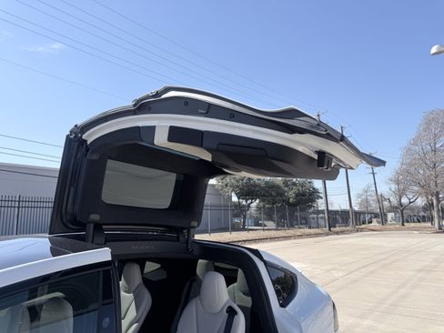 Used 2022 Tesla Model X Plaid image 39
