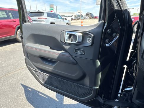 New 2025 Jeep Gladiator Rubicon w/ Convenience Group image 17
