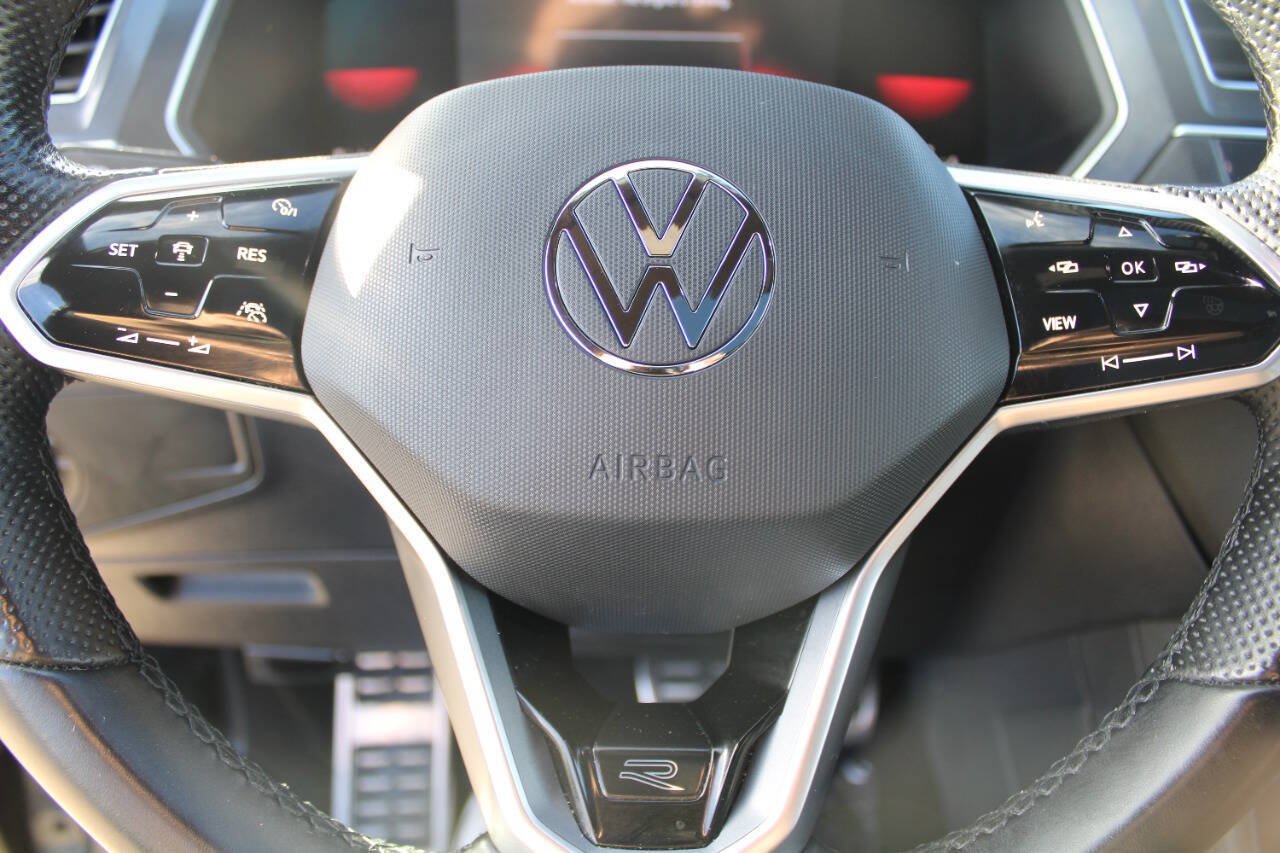 Used 2023 Volkswagen Tiguan SE R-Line FWD image 18
