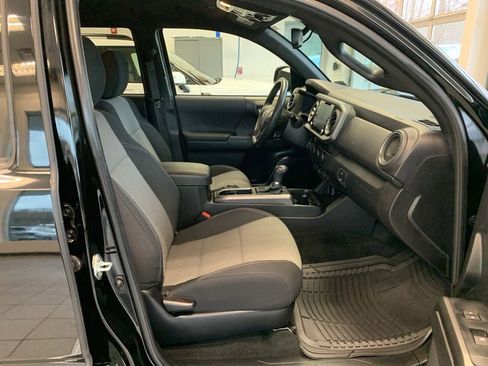 Used 2023 Toyota Tacoma TRD Off-Road w/ Technology Package AWD/4WD image 20