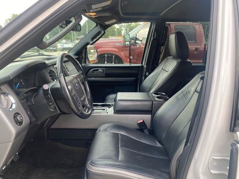 Used 2017 Ford Expedition Platinum RWD image 5