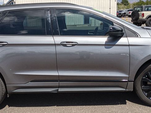 Used 2024 Ford Edge SE w/ Black Appearance Package AWD/4WD image 2