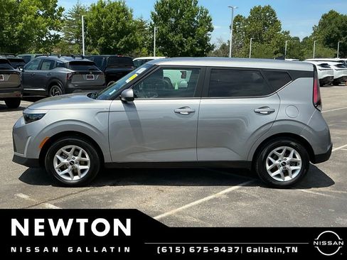 Used 2025 Kia Soul LX w/ LX Technology Package FWD image 4