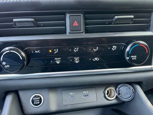 Used 2023 Nissan Rogue S AWD/4WD image 19