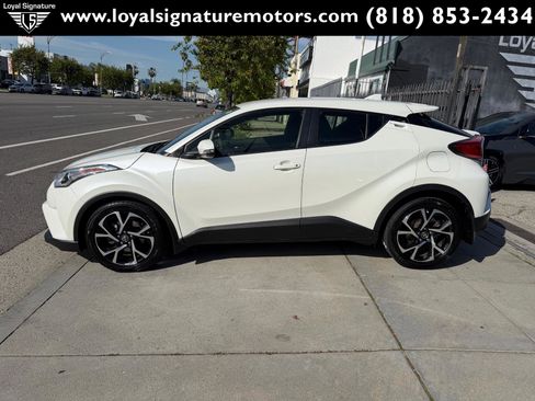 Used 2018 Toyota C-HR XLE image 4
