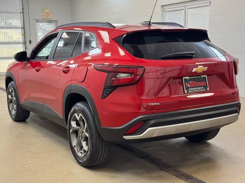 New 2026 Chevrolet Trax LT w/ Driver Confidence Package FWD image 7