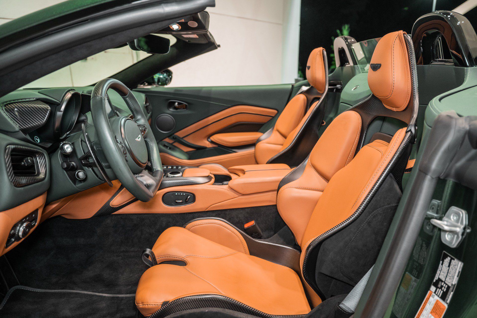 Used 2023 Aston Martin V12 Vantage Roadster RWD image 13