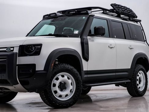 Used 2024 Land Rover Defender 110 S image 2