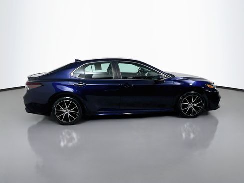 Used 2022 Toyota Camry SE FWD image 3