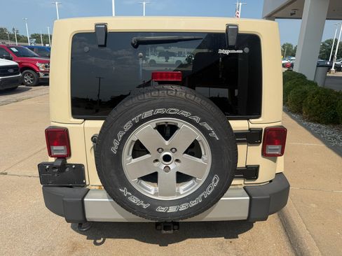 Used 2011 Jeep Wrangler Sahara w/ Dual Top Group AWD/4WD image 12