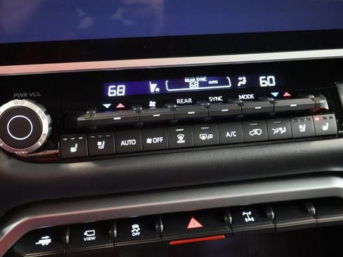 Used 2025 Toyota Sequoia Platinum AWD/4WD image 21