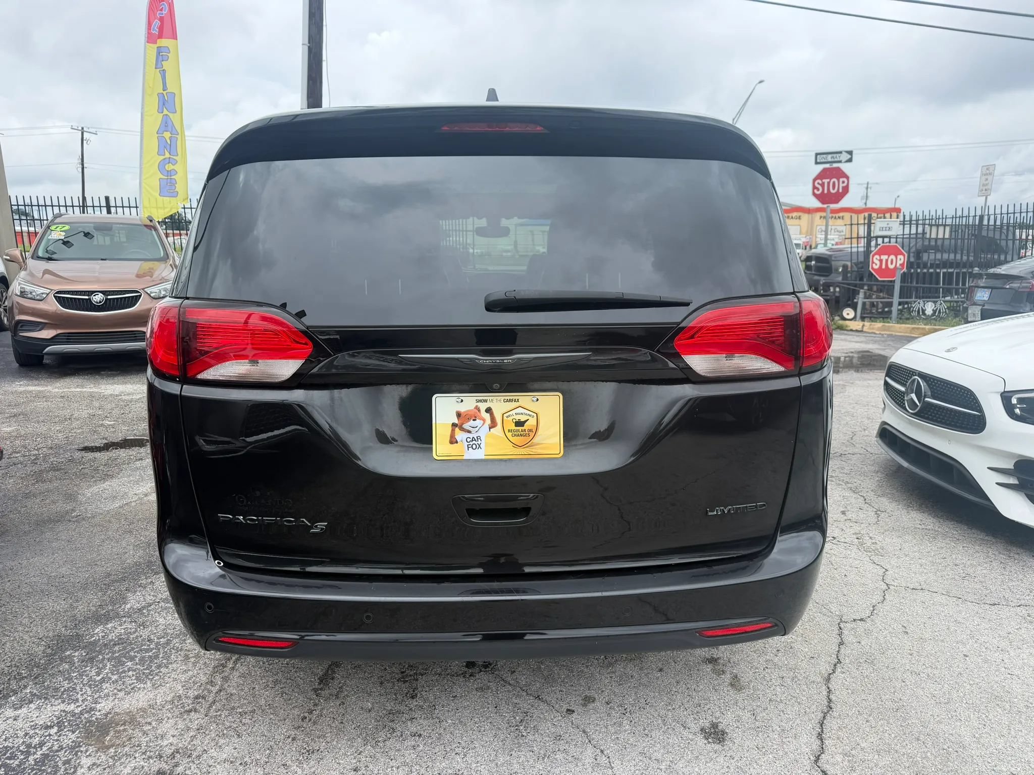 Used 2019 Chrysler Pacifica Limited w/ S Appearance Package FWD image 5