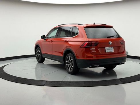 Used 2019 Volkswagen Tiguan SE w/ Panoramic Sunroof Package image 3