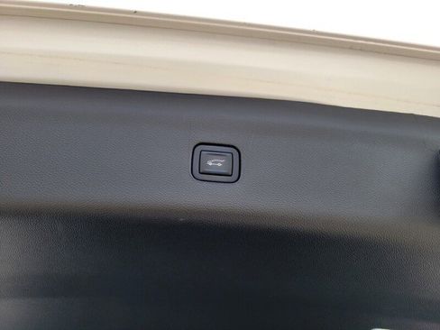 Used 2022 Buick Enclave Essence w/ Sport Touring Edition image 8