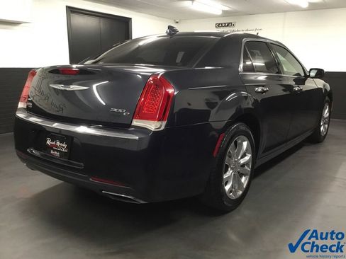 Used 2017 Chrysler 300 C AWD/4WD image 10