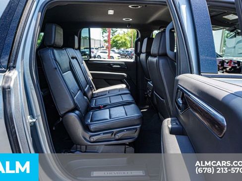 Used 2025 Chevrolet Suburban Z71 AWD/4WD image 24
