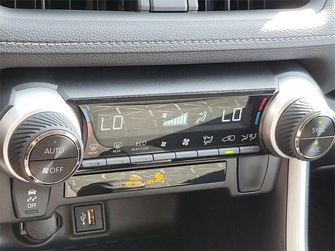 Used 2025 Toyota RAV4 XLE image 28