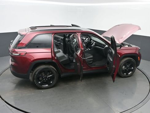 Used 2023 Jeep Grand Cherokee Altitude image 65