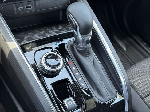 New 2026 GMC Canyon Elevation w/ Technology Package AWD/4WD image 13