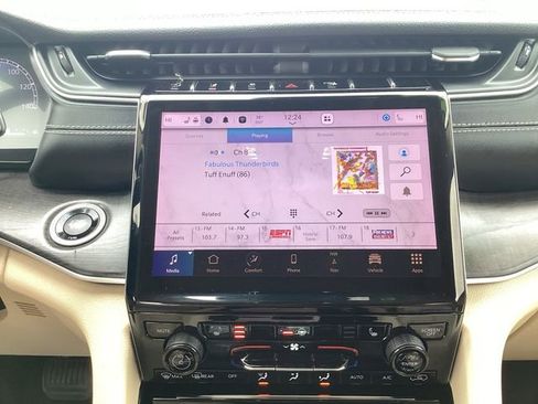 Used 2022 Jeep Grand Cherokee L Limited image 11