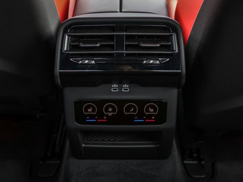 New 2025 BMW M5 Base w/ Carbon Package image 8