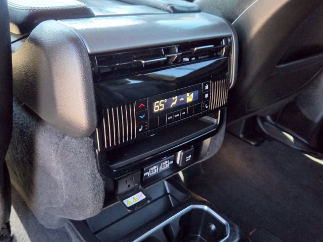 Used 2025 Jeep Wagoneer Series II w/ Convenience Group I AWD/4WD image 16