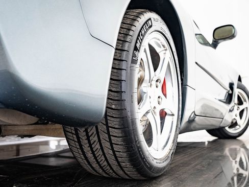 Used 2004 Chevrolet Corvette Coupe w/ Roof Package image 39