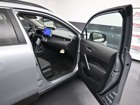 Used 2026 Toyota Corolla Cross XLE image 23