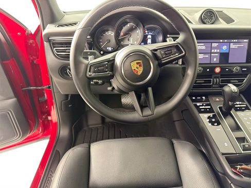 Certified 2023 Porsche Macan image 18