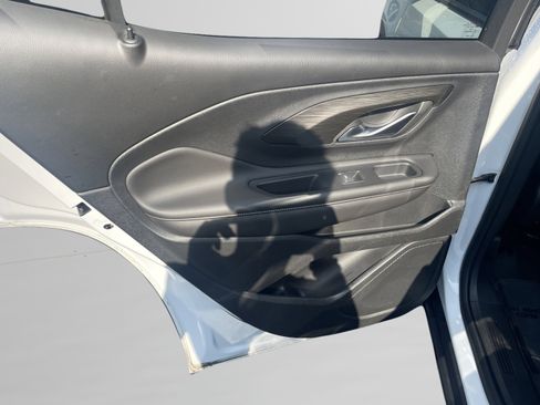 Used 2022 GMC Terrain SLE w/ Driver Convenience Package image 10