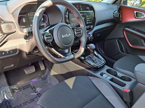 Used 2025 Kia Soul GT-Line w/ GT-Line Technology Package image 8