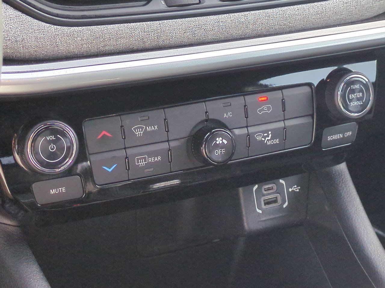 Used 2024 Jeep Compass Latitude AWD/4WD image 24