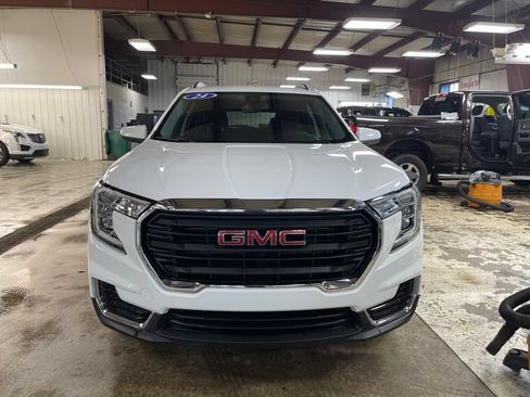 Used 2024 GMC Terrain SLE w/ Driver Convenience Package AWD/4WD image 8