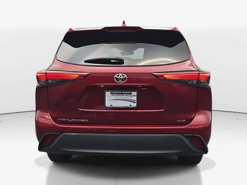Used 2021 Toyota Highlander XLE image 8