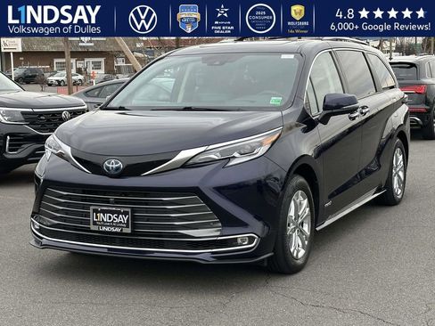 Used 2021 Toyota Sienna Platinum image 3