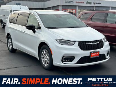 New 2026 Chrysler Pacifica Select