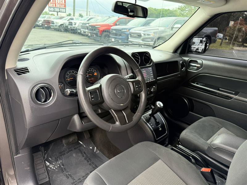 Used 2016 Jeep Patriot Latitude FWD image 21