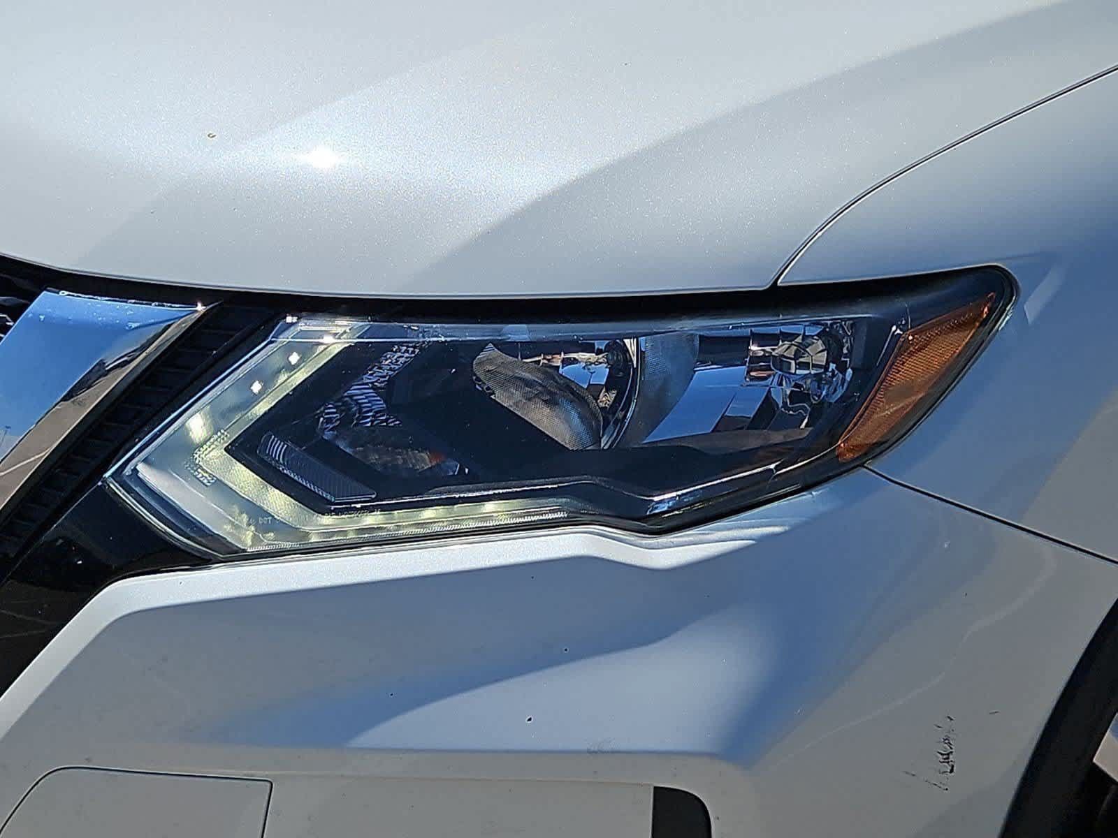 Used 2018 Nissan Rogue SV FWD image 10