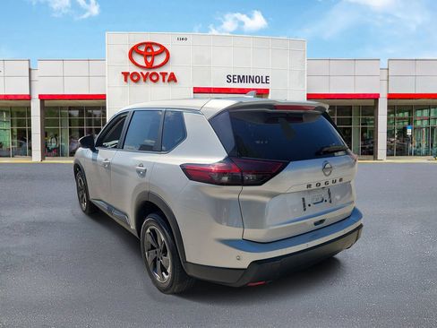 Used 2025 Nissan Rogue SV FWD image 4