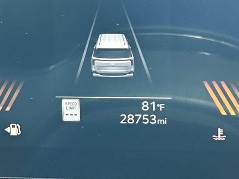 Used 2025 Kia Carnival FWD image 33