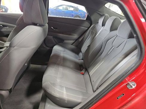 Used 2023 Hyundai Elantra SEL w/ Preferred Accessory Package FWD image 6