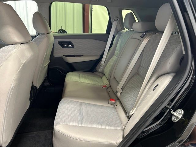 Used 2023 Nissan Rogue SV AWD/4WD image 17