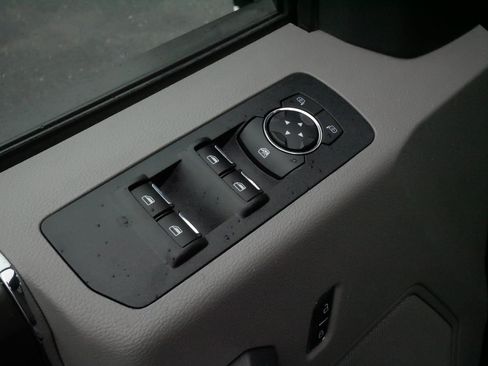 Used 2018 Ford F150 XLT w/ Equipment Group 302A Luxury AWD/4WD image 19