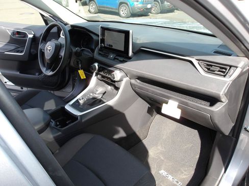 Used 2025 Toyota RAV4 LE AWD/4WD image 12