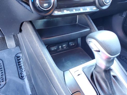 Certified 2019 Kia Forte LXS image 19