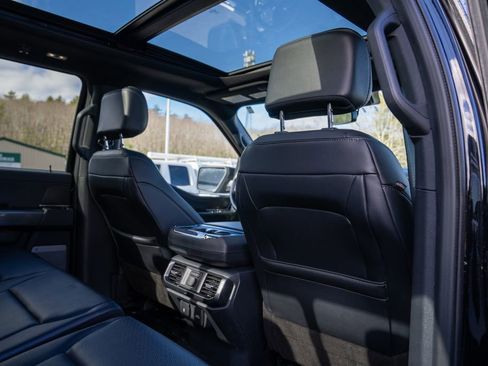 Used 2022 Ford F150 Lariat w/ Equipment Group 502A High image 16