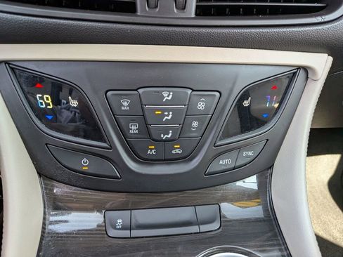 Used 2020 Buick Envision Essence FWD image 16